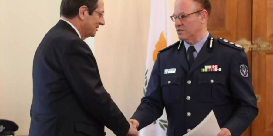 Neuer Polizeichef Michaelides (r.), Präsident Anastasiades