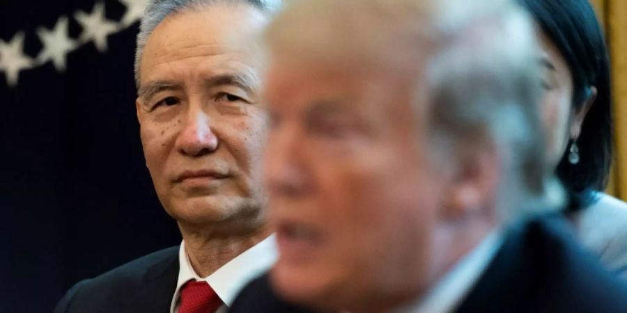 Chinas Vize-Premier Liu He neben US-Präsident Trump