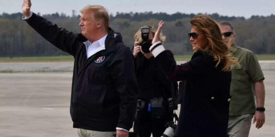 Trump mit seiner Frau Melania in Alabama