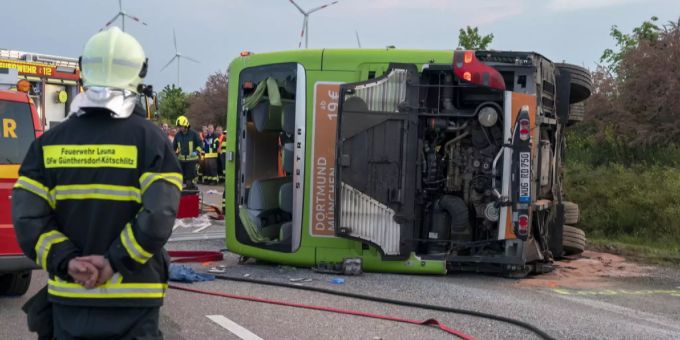 Flixbus Unfall Nahe Leipzig: Ein Toter Und Mehr Als 70 Verletzte