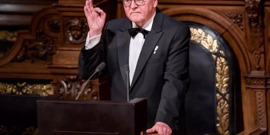 Bundespräsident Frank-Walter Steinmeier während seiner Rede beim traditionellen Matthiae-Mahl des Hamburger Senats. Foto: Axel Heimken