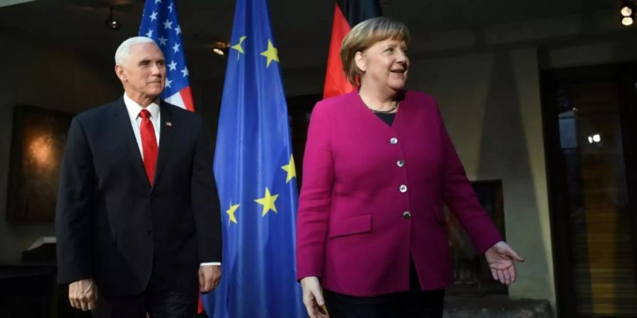 Pence und Merkel auf der Münchner Sicherheitskonferenz
