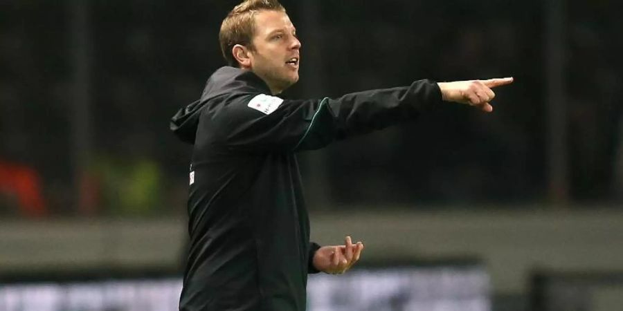 Begeistert von Claudio Pizarro: Werder-Coach Florian Kohfeldt. Foto: Andreas Gora