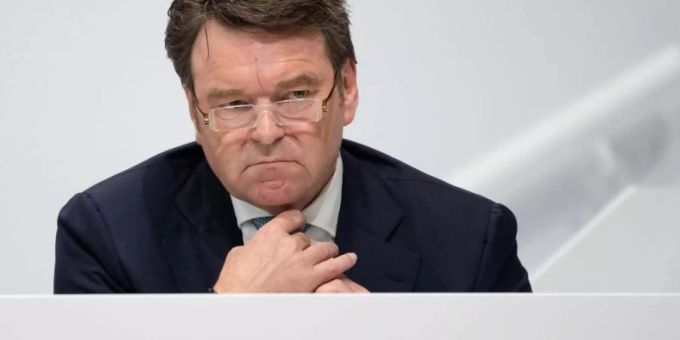 Nächstes Jahr wolle Audi 16 Hybrid- und Elektromodelle anbieten und ab 2025 jedes Jahr eine Million Elektroautos verkaufen, sagt Schot. Foto: Marijan Murat Nächstes Jahr wolle Audi 16 Hybrid- und Elektromodelle anbieten und ab 2025 jedes Jahr eine Million Elektroautos verkaufen, sagt Schot. Foto: Marijan Murat