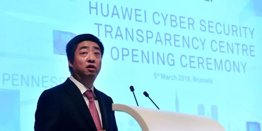 Ken Hu von Huawei bei der Zeremonie in Brüssel