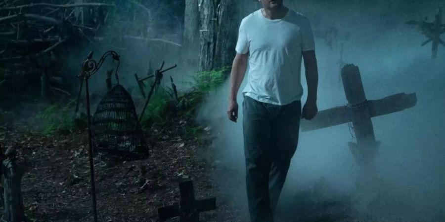 Louis (Jason Clarke) entdeckt einen zweiten Friedhof. Foto: Kerry Hayes/Paramount Pictures