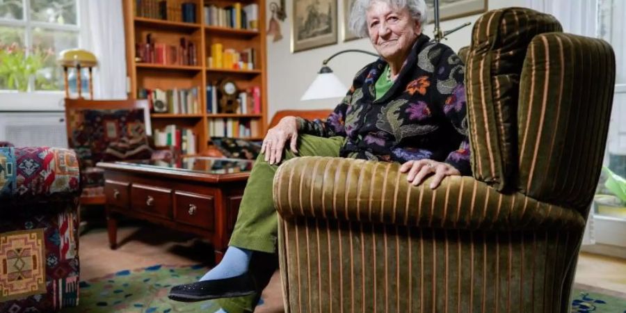 Die Schriftstellerin Ingrid Noll fühlt mit 83 eine «leichte Schwangerschaft». Foto: Uwe Anspach