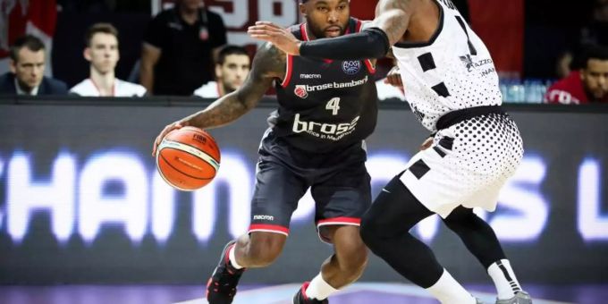 Tyrese Rice (l) verlor mit Brose Bamberg deutlich gegen Bologna. Foto: David Pintens/BELGA Tyrese Rice (l) verlor mit Brose Bamberg deutlich gegen Bologna. Foto: David Pintens/BELGA