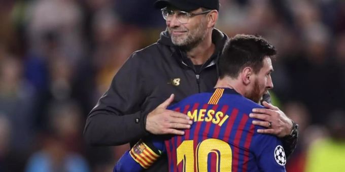 Liverpool-Coach Jürgen Klopp gratuliert Barca-Superstar Lionel Messi zum Sieg. Foto: Manu Fernandez/AP Liverpool-Coach Jürgen Klopp gratuliert Barca-Superstar Lionel Messi zum Sieg. Foto: Manu Fernandez/AP