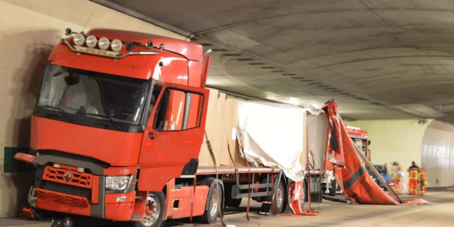 Lastwagen kollidiert auf der A2