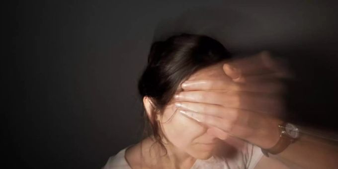 Frauen leiden laut einer Studie häufiger an Migräne als Männer. Foto: Oliver Killig Migräne