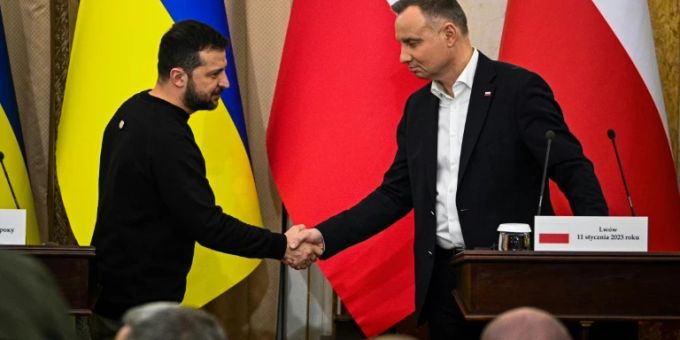 Polens Präsident Duda (r.) und Ukraines Präsident Selenskyj am Mittwoch in Lwiw Polens Präsident Duda (r.) und Ukraines Präsident Selenskyj am Mittwoch in Lwiw