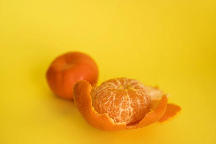 Mandarine gelb Schale geschält