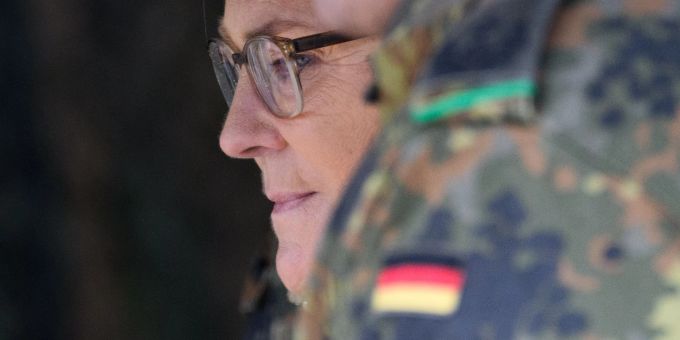 Pannen-Serie - Deutsche Verteidigungsministerin Lambrecht tritt zurück