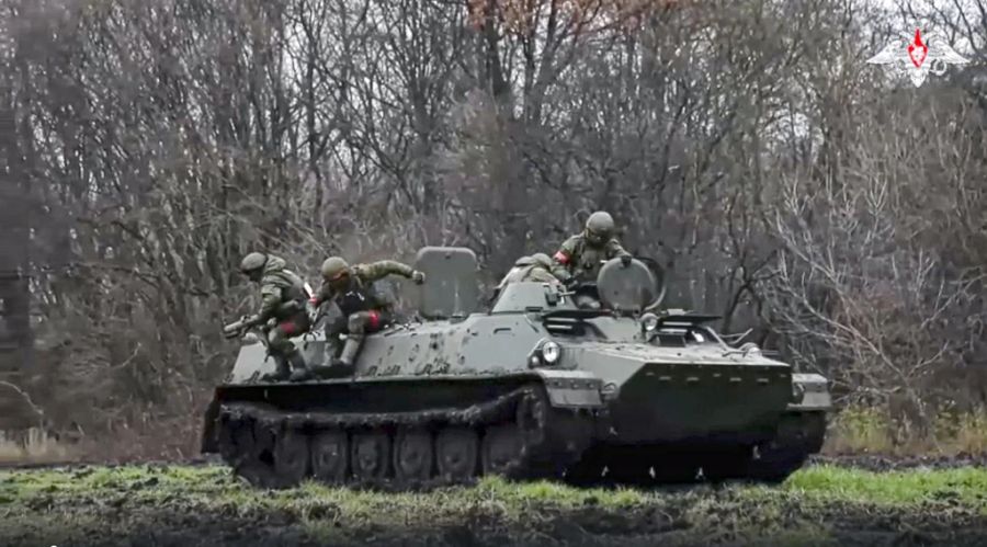 Zu hören ist, wie ein Soldat mit seiner Mutter über die Situation an der Front spricht. (Archivbild)