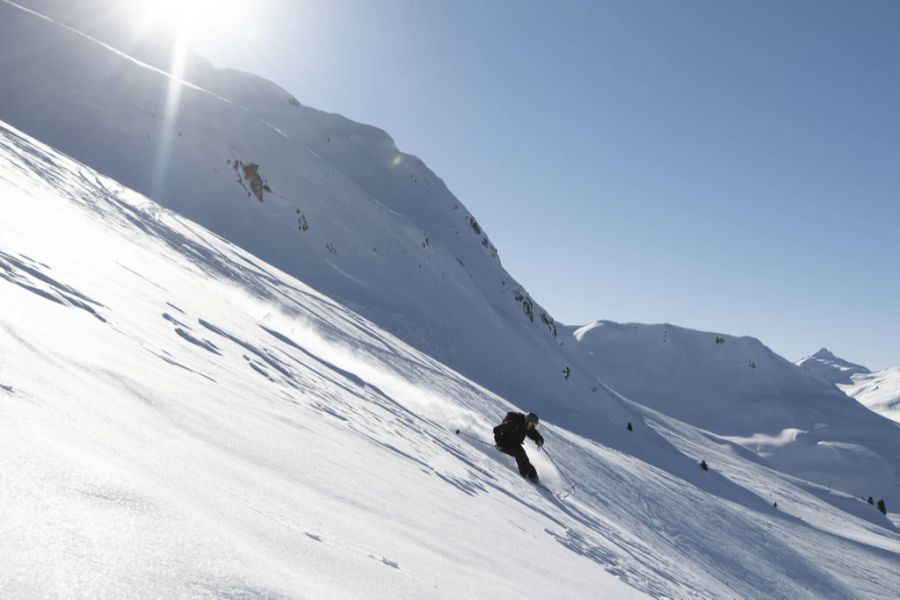 Am Wochenende sollte man auf der Piste bleiben. Der Mix aus viel Neuschnee und eisiger Kälte ist besonders gefährlich.