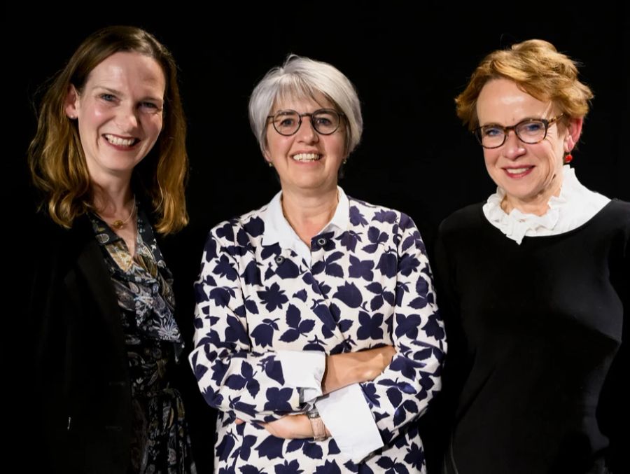 Evi Allemann, Regierungsrätin SP-BE, Elisabeth Baume-Schneider, Ständerätin SP-JU und Eva Herzog, Ständerätin SP-BS,, links nach rechts, posieren vor einem Hearing mit den drei Bundesratskandidatinnen am 22. November 2022 in Lausanne.