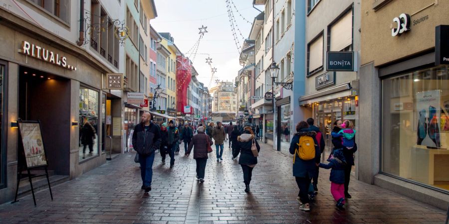 Die weihnachtlich geschmückte Marktgasse Winterthur. - Kanton Zürich