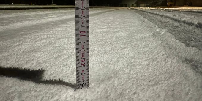 Video zeigt - Erste Flocken da - jetzt gibts Schnee bis auf 400 Meter