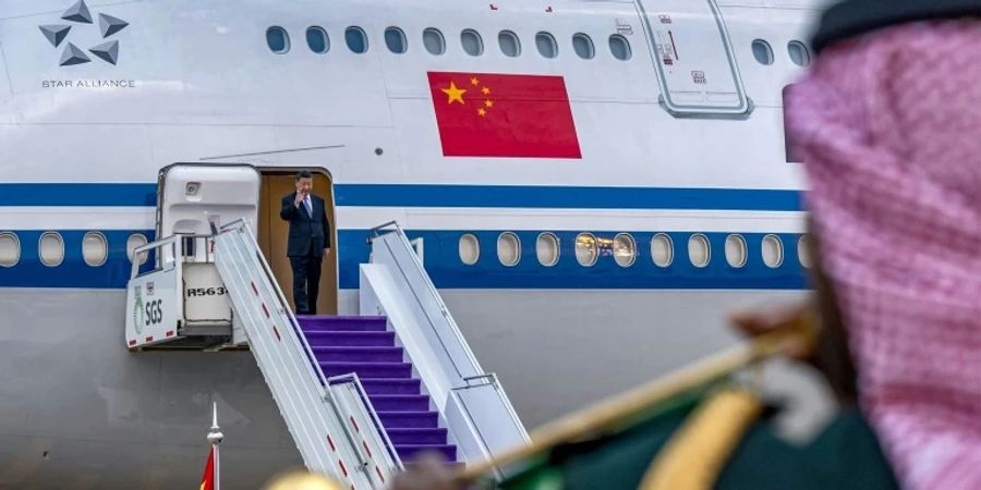 Xi bei seiner Ankunft in Saudi-Arabien