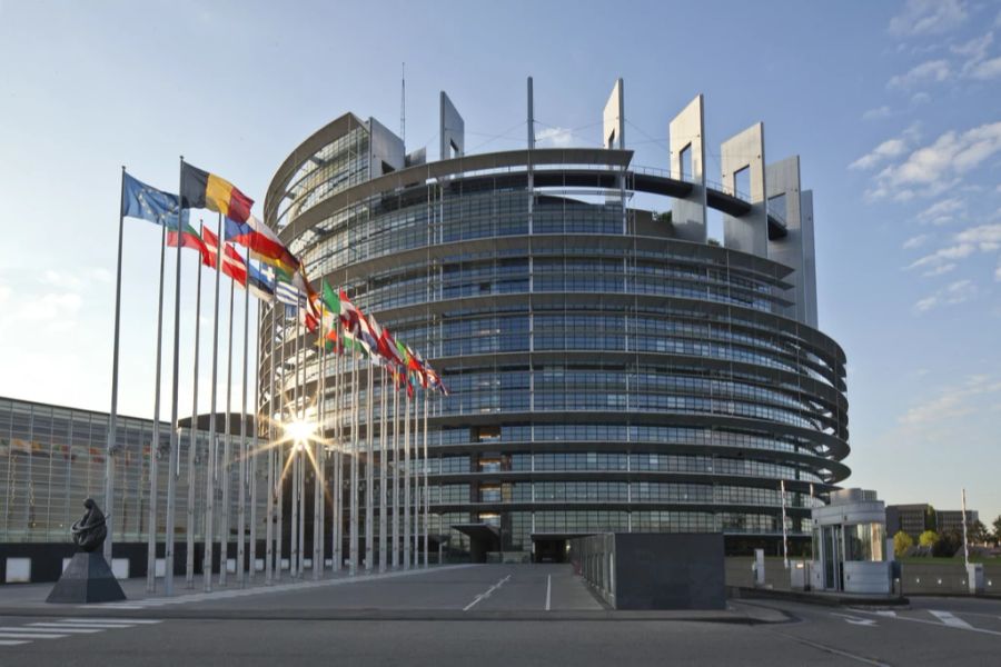 Das Parlament der Europäischen Union in Strasbourg: Die Mitgliedsstaaten unterstützen Kiew im Ukraine-Krieg mit militärischem Material und Finanzhilfen.