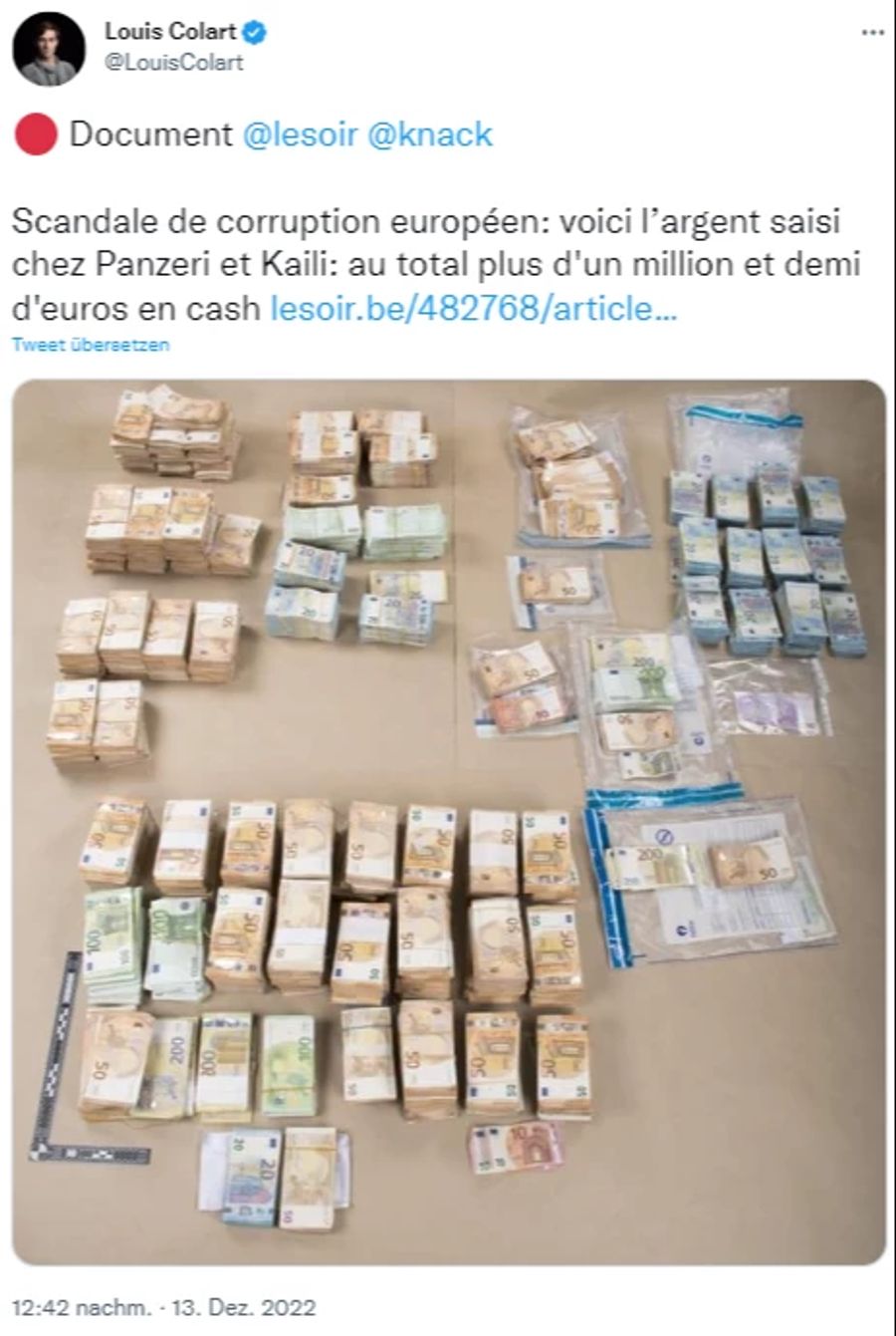 Bei den Hausdurchsuchungen bei Eva Kaili, der abgesetzten Parlamentsvizepräsidentin der EU, und dem Ex-Europaabgeordneten Pier Antonio Panzeri wurde über eine Million Euro sichergestellt.