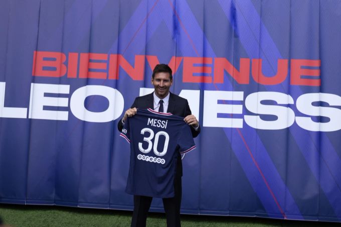 Der Wechsel von Lionel Messi zu Paris Saint-Germain sorgte beim FC Barcelona für Verstimmung. Lionel Messi Paris Saint-Germain
