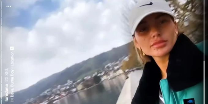 Rapperin Loredana ist inzwischen wieder in der Schweiz. Dort spaziert sie am Vierwaldstättersee. Loredana