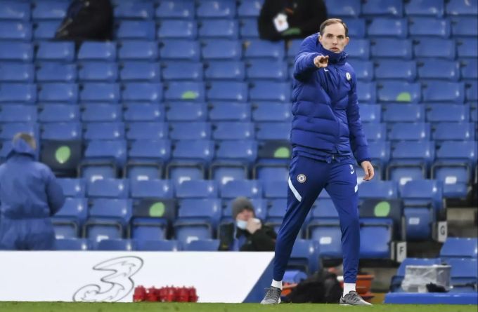 Chelsea-Trainer Thomas Tuchel gibt seinem Team Anweisungen. Premier League