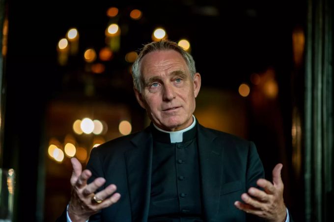 Kurienerzbischof Georg Gänswein spricht im Europa-Parkbei einem dpa-Interview. Georg Gänswein papst franziskus