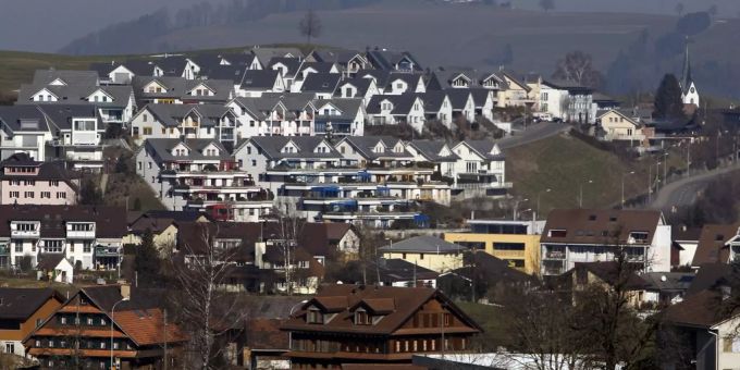 Sicht auf die Gemeinde Neuheim im Kanton Zug. Neuheim ZG