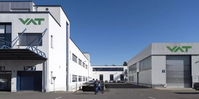 Blick auf den Hauptsitz der Vat Group AG in Haag. Vat Group