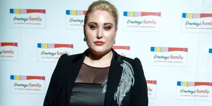 Hayley Hasselhoff zeigt Selbstbewusstsein. Hayley Hasselhoff