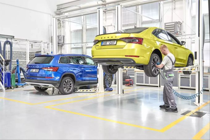 Wessen Servicetermin in der Nähe des Urlaubs liegt, der sollte den Termin vorziehen – das bringt Gelassenheit auf der Fahrt Mobilitätsratgeber Auto urlaubsfit machen