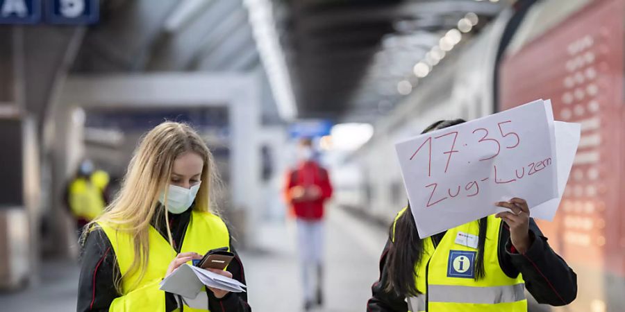 Am Hauptbahnhof Zürich standen SBB-Kundenbetreuer im Einsatz. (Archivbild)