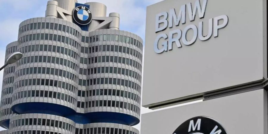 Die BMW Konzernzentrale in München. Das Unternehmen legt seinen Geschäftsbericht vor. Foto: Peter Kneffel/dpa