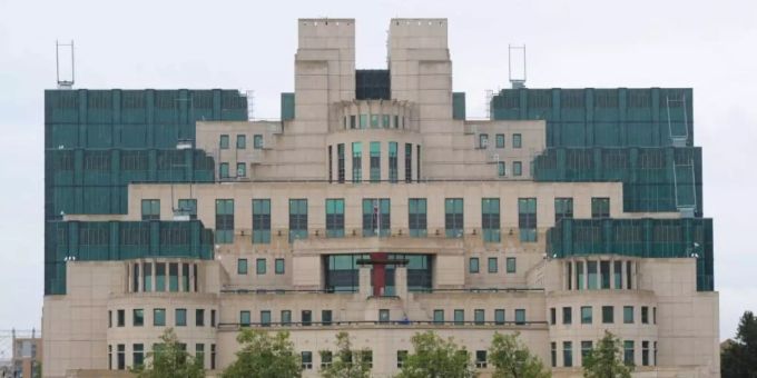 Die Zentrale des britischen Geheimdienstes MI6. Foto: Facundo Arrizabalaga/EPA/dpa Die Zentrale des britischen Geheimdienstes MI6. Foto: Facundo Arrizabalaga/EPA/dpa