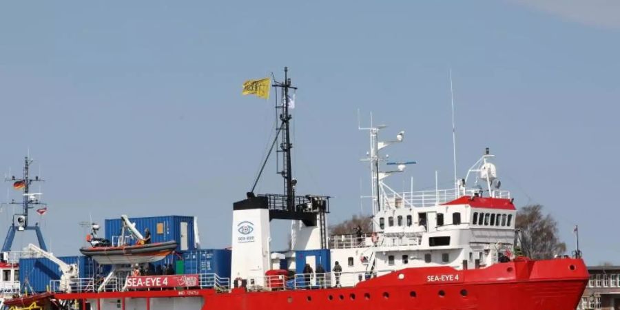 Das Seenotrettungsschiff «Sea-Eye 4» ist im April von Rostock aus zum Einsatz ins Mittelmeer aufgebrochen. Foto: Bernd Wüstneck/dpa-Zentralbild/dpa