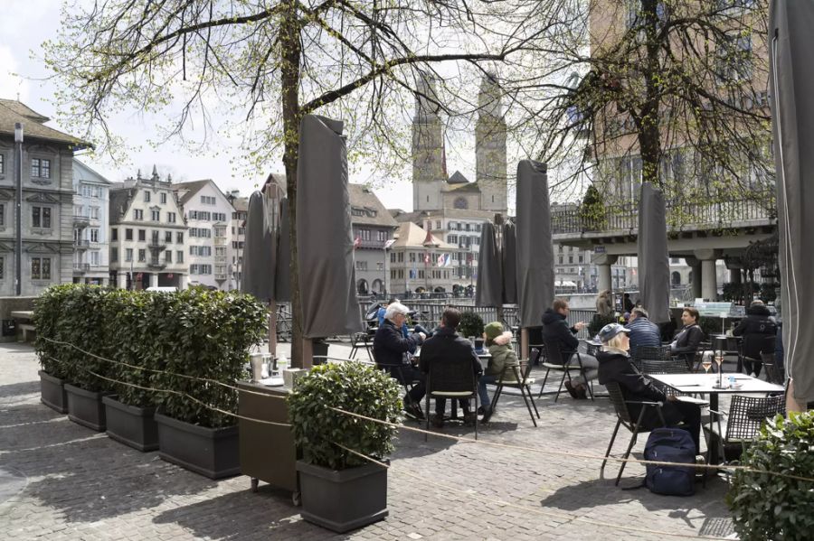 Auch in den Städten wie in Zürich genossen die Schweizer etwas Ferienstimmung.