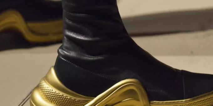 Das Geschäft mit seltenen Sportschuhen und limitierter Sportswear boomt in der Pandemie. Die Online-Börse StockX wird dadurch immer wertvoller. Foto: Annette Riedl/dpa Das Geschäft mit seltenen Sportschuhen und limitierter Sportswear boomt in der Pandemie. Die Online-Börse StockX wird dadurch immer wertvoller. Foto: Annette Riedl/dpa