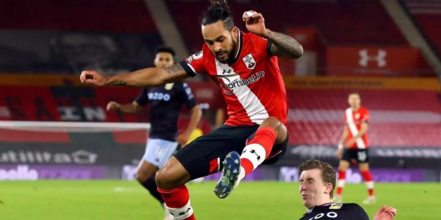 Theo Walcott (oben) spielt in der Premier League weiter für den FC Southampton. Foto: Gareth Fuller/PA Wire/dpa