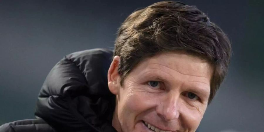 Wolfsburgs Trainer Oliver Glasner konzentriert sich voll auf den nächsten Gegner Hertha BSC. Foto: Swen Pförtner/dpa