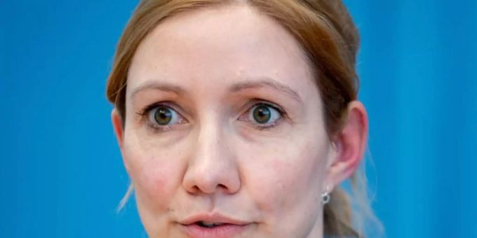 Virologin Sandra Ciesek gibt am 12. Februar eine Pressekonferenz zur Entwicklung der Corona-Pandemie. Foto: Kay Nietfeld/dpa Virologin Sandra Ciesek gibt am 12. Februar eine Pressekonferenz zur Entwicklung der Corona-Pandemie. Foto: Kay Nietfeld/dpa