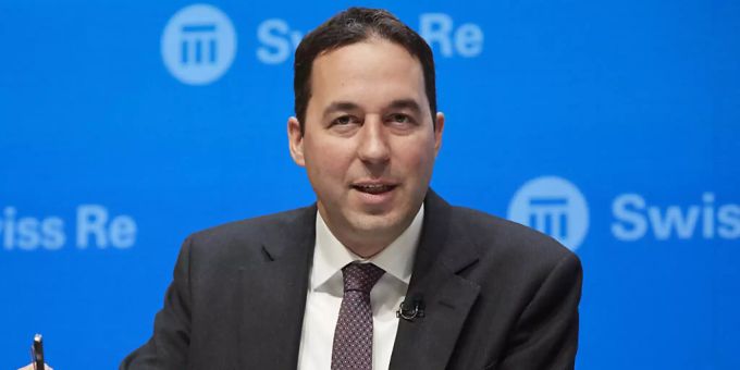 Swiss Re-Chef Christian Mumenthaler hat im Jahr 2020 leicht mehr verdient. Insgesamt erhielt er Vergütungen in Höhe von 6,1 Millionen Franken. 2019 waren es 5,9 Millionen Franken gewesen. (Archivbild) Swiss Re