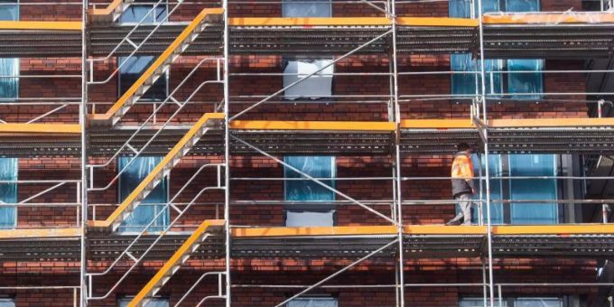 CDU/CSU und SPD hatten im Koalitionsvertrag eine «Wohnraumoffensive» vereinbart. Einige der Ziele: 1,5 Millionen neue Wohnungen und Eigenheime schaffen und zwei Milliarden Euro in den sozialen Wohnungsbau stecken. Foto: Julian Stratenschulte/dpa CDU/CSU und SPD hatten im Koalitionsvertrag eine «Wohnraumoffensive» vereinbart. Einige der Ziele: 1,5 Millionen neue Wohnungen und Eigenheime schaffen und zwei Milliarden Euro in den sozialen Wohnungsbau stecken. Foto: Julian Stratenschulte/dpa