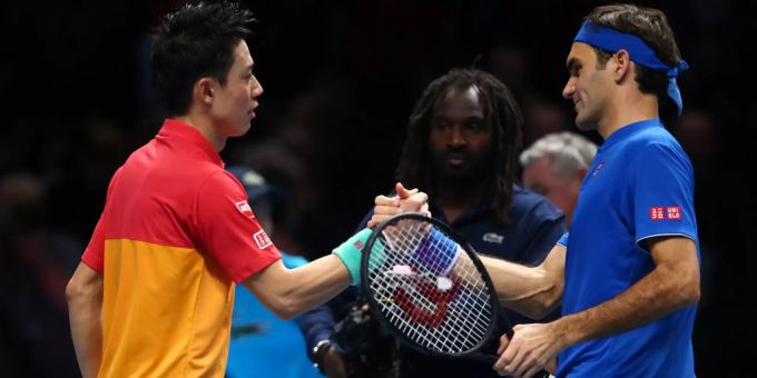 Kei Nishikori (l.) und Roger Federer (r.) bei den ATP-Finals 2018 in London. Roger Federer