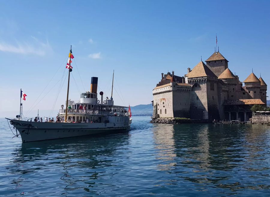 Dampfschiff und Château Chillon