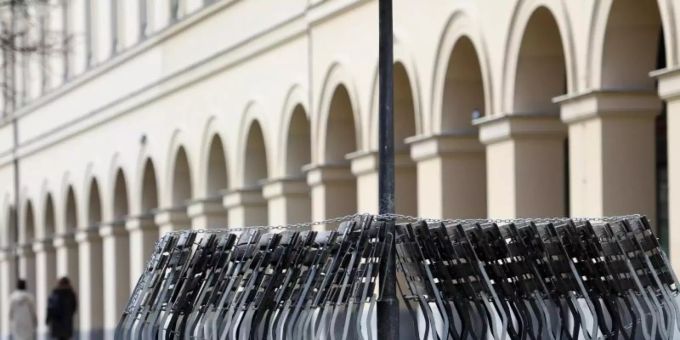 In einer Umfrage des Meinungsforschungsinstituts YouGov sprachen sich nur 30 Prozent dafür aus, die Einschränkungen zur Kontaktvermeidung wieder auszuweiten. Foto: Tobias Hase/dpa In einer Umfrage des Meinungsforschungsinstituts YouGov sprachen sich nur 30 Prozent dafür aus, die Einschränkungen zur Kontaktvermeidung wieder auszuweiten. Foto: Tobias Hase/dpa