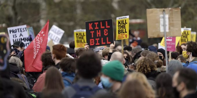 Gegen Polizeigesetz - Mehrere Festnahmen bei Protesten in England
