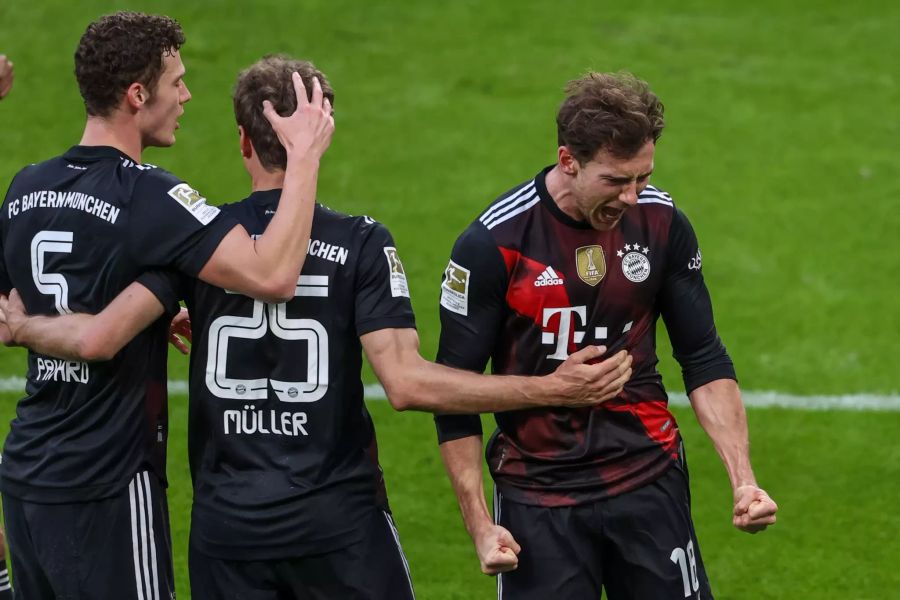 Leon Goretzka (r.) jubelt nach seinem Führungstor.